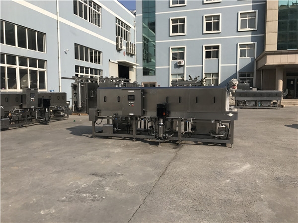 塑料筐清洗機，物料筐清洗機，周轉(zhuǎn)箱清洗機